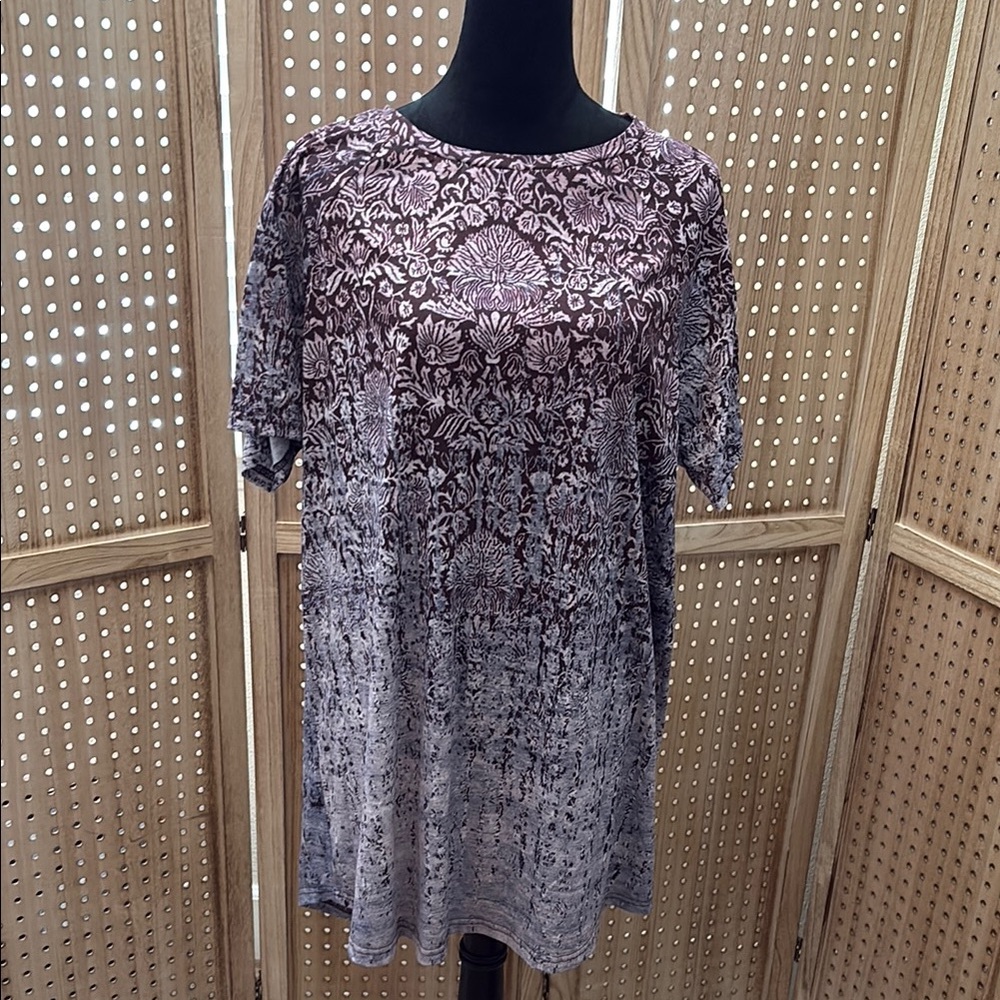 Elegant Patterned Women's Top‎